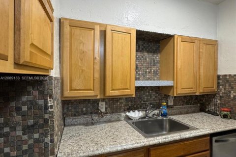 Casa en venta en Fort Lauderdale, Florida, 2 dormitorios, 83.98 m2 № 2365464 - foto 9