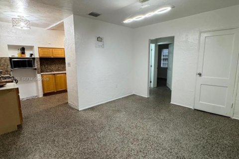 Casa en venta en Fort Lauderdale, Florida, 2 dormitorios, 83.98 m2 № 2365464 - foto 3