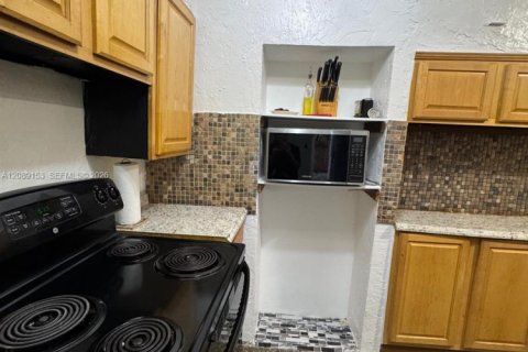 Casa en venta en Fort Lauderdale, Florida, 2 dormitorios, 83.98 m2 № 2365464 - foto 7