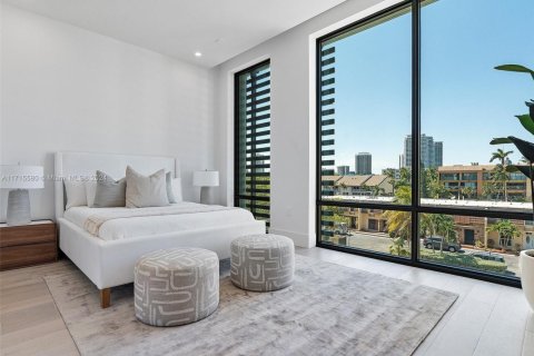 Townhouse in North Miami Beach, Florida 4 bedrooms, 313.55 sq.m. № 1467222 - photo 28