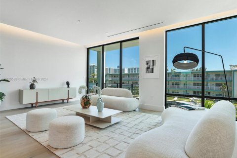 Townhouse in North Miami Beach, Florida 4 bedrooms, 313.55 sq.m. № 1467222 - photo 16