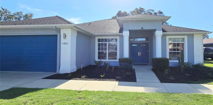 Villa ou maison à Spring Hill, Floride 3 chambres, 158.31 m2 № 1885614