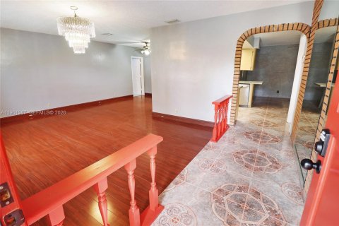Casa en alquiler en Lauderdale Lakes, Florida, 6 dormitorios, 196.49 m2 № 2023280 - foto 5