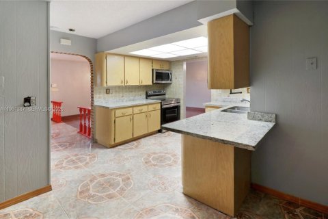 Casa en alquiler en Lauderdale Lakes, Florida, 6 dormitorios, 196.49 m2 № 2023280 - foto 18