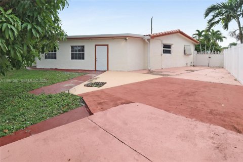 Casa en alquiler en Lauderdale Lakes, Florida, 6 dormitorios, 196.49 m2 № 2023280 - foto 25