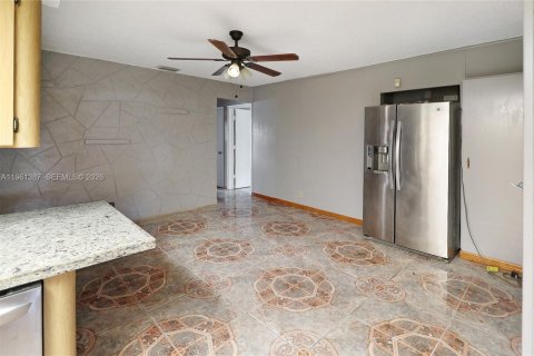 Casa en alquiler en Lauderdale Lakes, Florida, 6 dormitorios, 196.49 m2 № 2023280 - foto 20