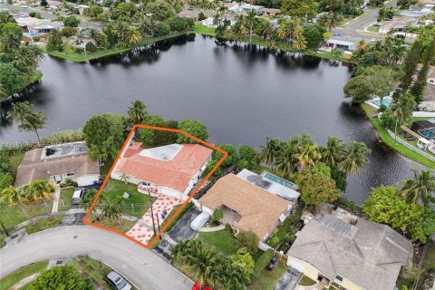 Casa en alquiler en Lauderdale Lakes, Florida, 6 dormitorios, 196.49 m2 № 2023280 - foto 27
