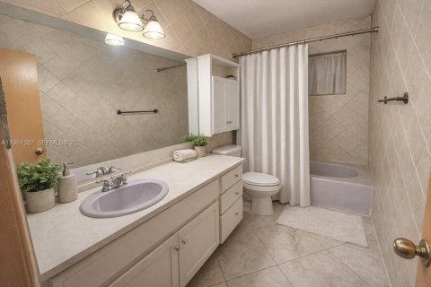 Casa en alquiler en Lauderdale Lakes, Florida, 6 dormitorios, 196.49 m2 № 2023280 - foto 14