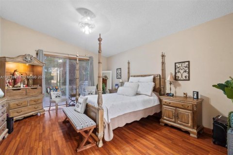 Villa ou maison à vendre à Pembroke Pines, Floride: 4 chambres, 203.36 m2 № 2041127 - photo 14