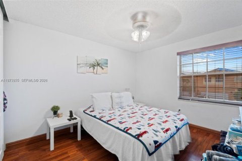 Villa ou maison à vendre à Pembroke Pines, Floride: 4 chambres, 203.36 m2 № 2041127 - photo 16