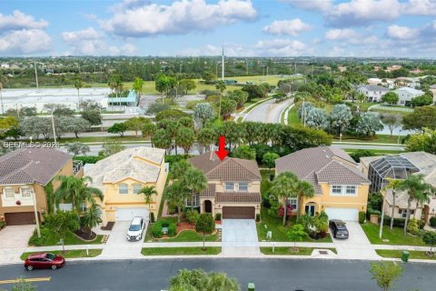 Villa ou maison à vendre à Pembroke Pines, Floride: 4 chambres, 203.36 m2 № 2041127 - photo 3