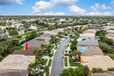 Villa ou maison à vendre à Pembroke Pines, Floride: 4 chambres, 203.36 m2 № 2041127 - photo 27