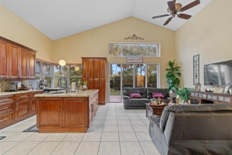 Villa ou maison à vendre à Pembroke Pines, Floride: 4 chambres, 203.36 m2 № 2041127 - photo 9