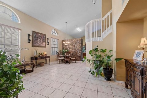 Villa ou maison à vendre à Pembroke Pines, Floride: 4 chambres, 203.36 m2 № 2041127 - photo 4