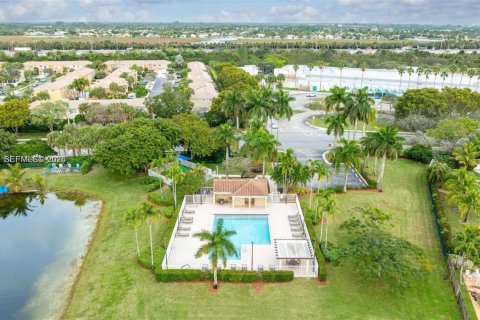 Villa ou maison à vendre à Pembroke Pines, Floride: 4 chambres, 203.36 m2 № 2041127 - photo 26