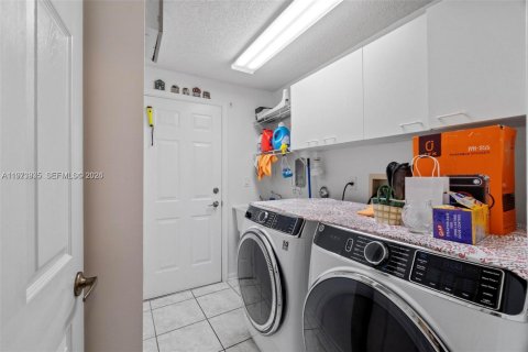 Villa ou maison à vendre à Pembroke Pines, Floride: 4 chambres, 203.36 m2 № 2041127 - photo 22