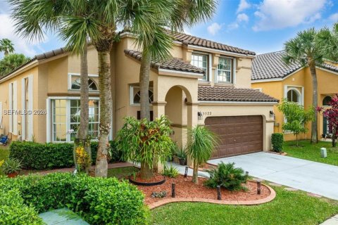 Villa ou maison à vendre à Pembroke Pines, Floride: 4 chambres, 203.36 m2 № 2041127 - photo 2