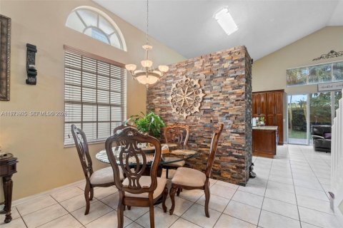 Villa ou maison à vendre à Pembroke Pines, Floride: 4 chambres, 203.36 m2 № 2041127 - photo 6