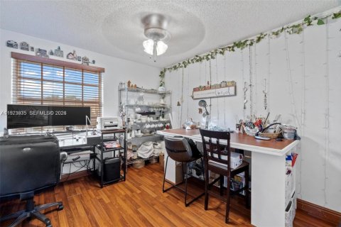 Villa ou maison à vendre à Pembroke Pines, Floride: 4 chambres, 203.36 m2 № 2041127 - photo 13