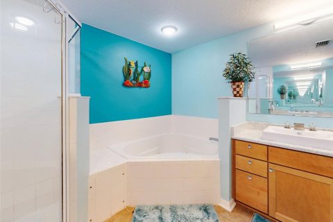 Condo in New Smyrna Beach, Florida, 2 bedrooms  № 1564699 - photo 24