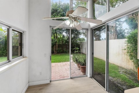 Touwnhouse à vendre à Boca Raton, Floride: 3 chambres, 164.53 m2 № 2257028 - photo 13