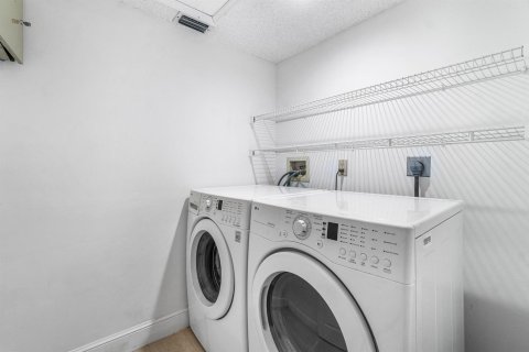 Touwnhouse à vendre à Boca Raton, Floride: 3 chambres, 164.53 m2 № 2257028 - photo 26