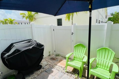 House in Florida City, Florida 3 bedrooms, 136.19 sq.m. № 2027898 - photo 8