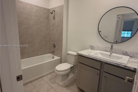 House in Florida City, Florida 3 bedrooms, 136.19 sq.m. № 2027898 - photo 17