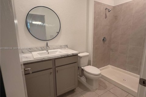 House in Florida City, Florida 3 bedrooms, 136.19 sq.m. № 2027898 - photo 13