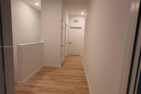 House in Florida City, Florida 3 bedrooms, 136.19 sq.m. № 2027898 - photo 14