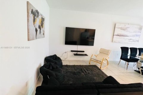 House in Florida City, Florida 3 bedrooms, 136.19 sq.m. № 2027898 - photo 6