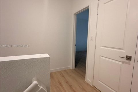 House in Florida City, Florida 3 bedrooms, 136.19 sq.m. № 2027898 - photo 11