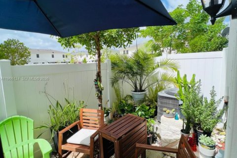 House in Florida City, Florida 3 bedrooms, 136.19 sq.m. № 2027898 - photo 4