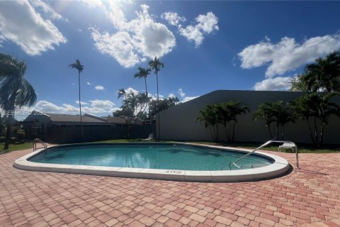 Touwnhouse à vendre à Hollywood, Floride: 3 chambres, 132.57 m2 № 1976746 - photo 12