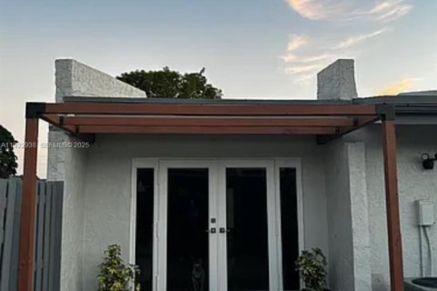 Touwnhouse à vendre à Hollywood, Floride: 3 chambres, 132.57 m2 № 1976746 - photo 10