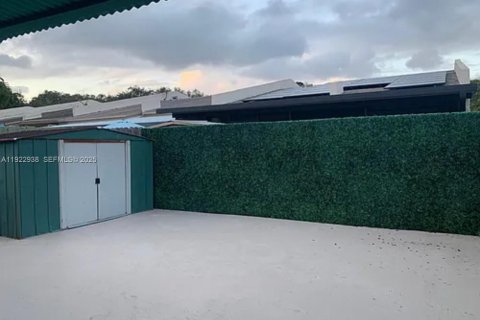 Touwnhouse à vendre à Hollywood, Floride: 3 chambres, 132.57 m2 № 1976746 - photo 11