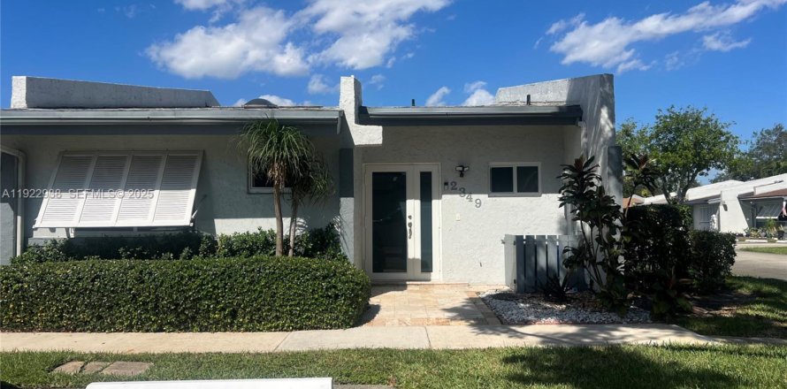 Touwnhouse à Hollywood, Floride 3 chambres, 132.57 m2 № 1976746