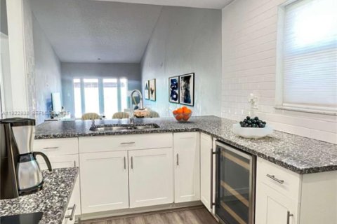 Touwnhouse à vendre à Hollywood, Floride: 3 chambres, 132.57 m2 № 1976746 - photo 3