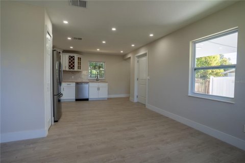 House in Longwood, Florida 2 bedrooms, 80.27 sq.m. № 1769213 - photo 4