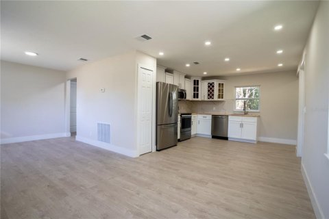 House in Longwood, Florida 2 bedrooms, 80.27 sq.m. № 1769213 - photo 5
