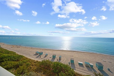 Condominio en Miami Beach, Florida, 1 dormitorio  № 2049763
