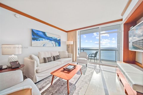 Снять в аренду кондоминиум в Майами-Бич, Флорида 1 спальня, 74.32м2, № 2049763 - фото 2
