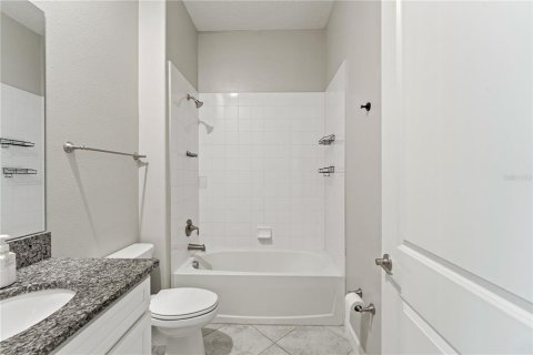 Casa en venta en Wesley Chapel, Florida, 5 dormitorios, 275.36 m2 № 1913770 - foto 25