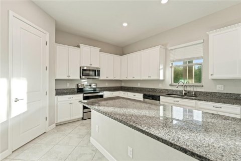 Casa en venta en Wesley Chapel, Florida, 5 dormitorios, 275.36 m2 № 1913770 - foto 18