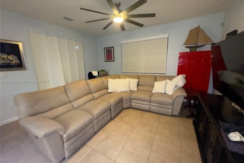 Casa en venta en Homestead, Florida, 3 dormitorios, 186.18 m2 № 1836677 - foto 4