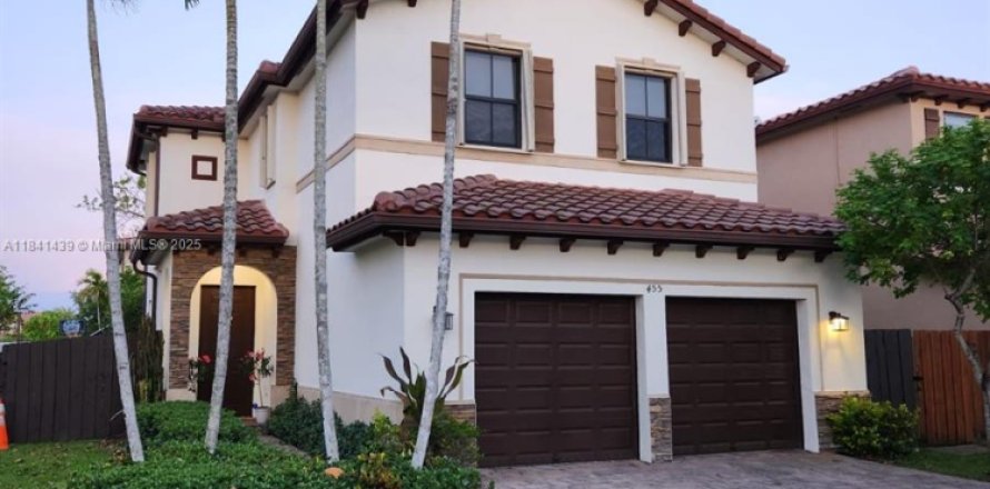 House in Homestead, Florida 3 bedrooms, 186.18 sq.m. № 1836677