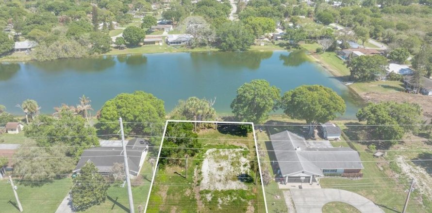 Immobilier commercial à St. Lucie, Floride № 2083493