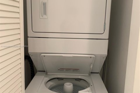 Copropriété à louer à Miami, Floride: 2 chambres, 119.75 m2 № 1814466 - photo 23