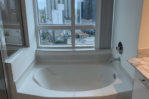 Copropriété à louer à Miami, Floride: 2 chambres, 119.75 m2 № 1814466 - photo 20