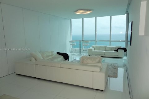Condo in Miami Beach, Florida, 2 bedrooms  № 1897977 - photo 3